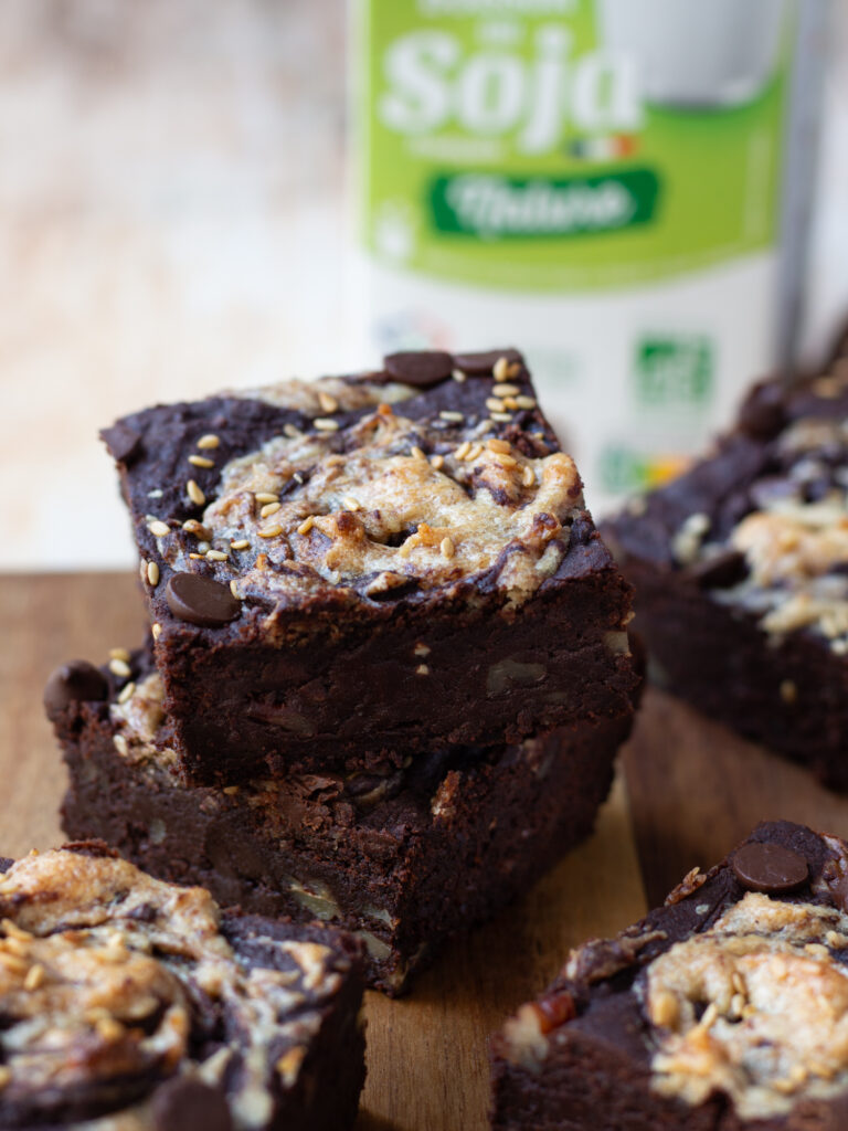 Un brownie au tahini et au chocolat végétarien