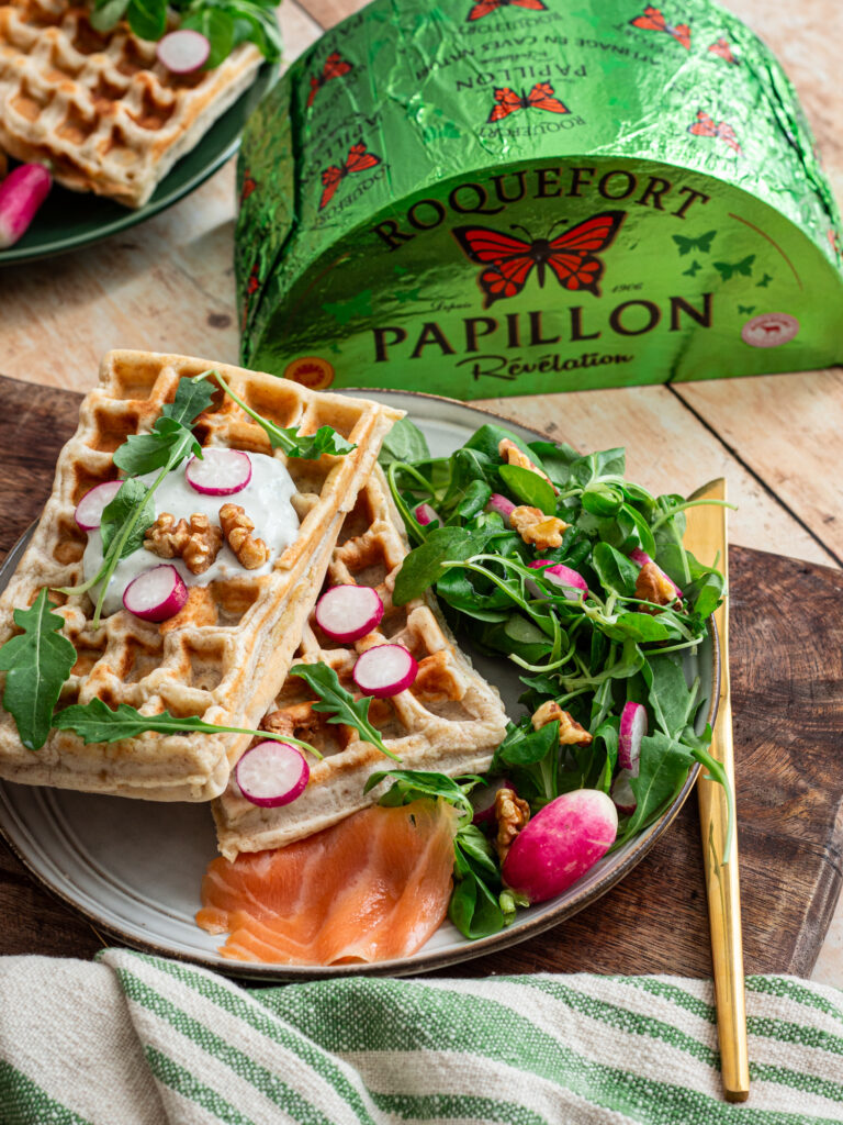 Gaufres au roquefort Papillon avec saumon et radis